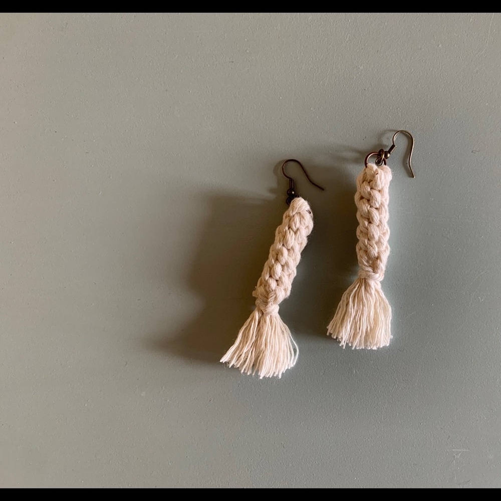 Macrame earring! - Picture 2 of 2